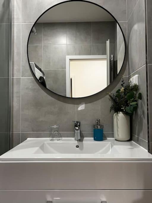 Two Apartments, Free Parking, Close To The Center * Prague