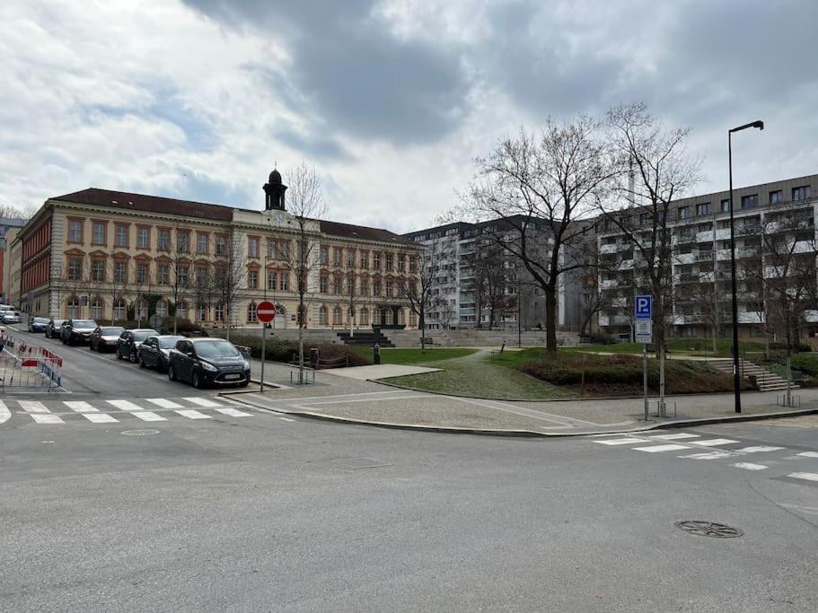 Two Apartments, Free Parking, Close To The Center Prague