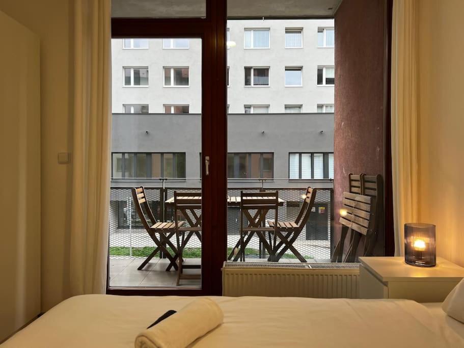 Two Apartments, Free Parking, Close To The Center Prague