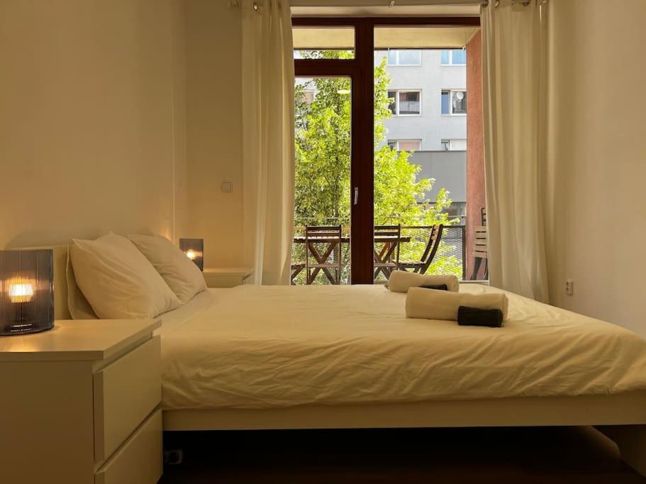 Two Apartments, Free Parking, Close To The Center * Prague